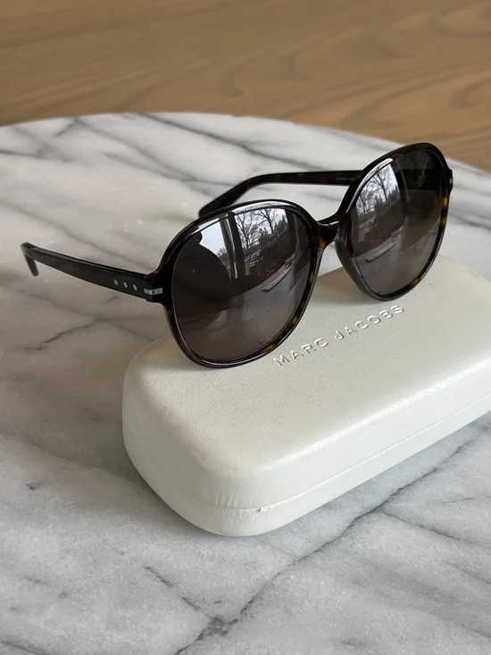 Authentic Marc Jacob’s Sunglasses - Picture 5 of 6